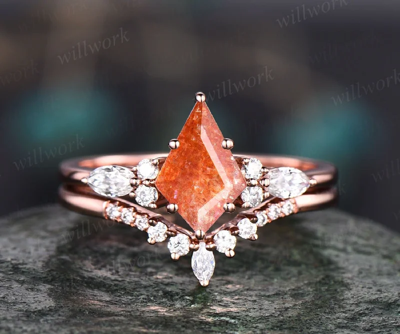 Kite cut sunstone ring gold vintage sunstone engagement ring set rose gold six prong art deco moissanite ring set promise ring for her gifts