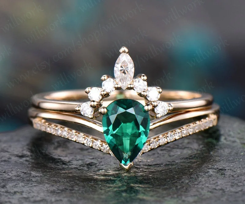 5x7mm emerald engagement ring set yellow gold 2pcs Split Shank diamond moissanite matching band unique crown wedding bridal promise ring