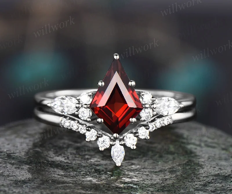 READY TO SHIP: 2PC Kite Red Garnet Engagement Ring Set - Sterling Silver - Ring Size:7 US